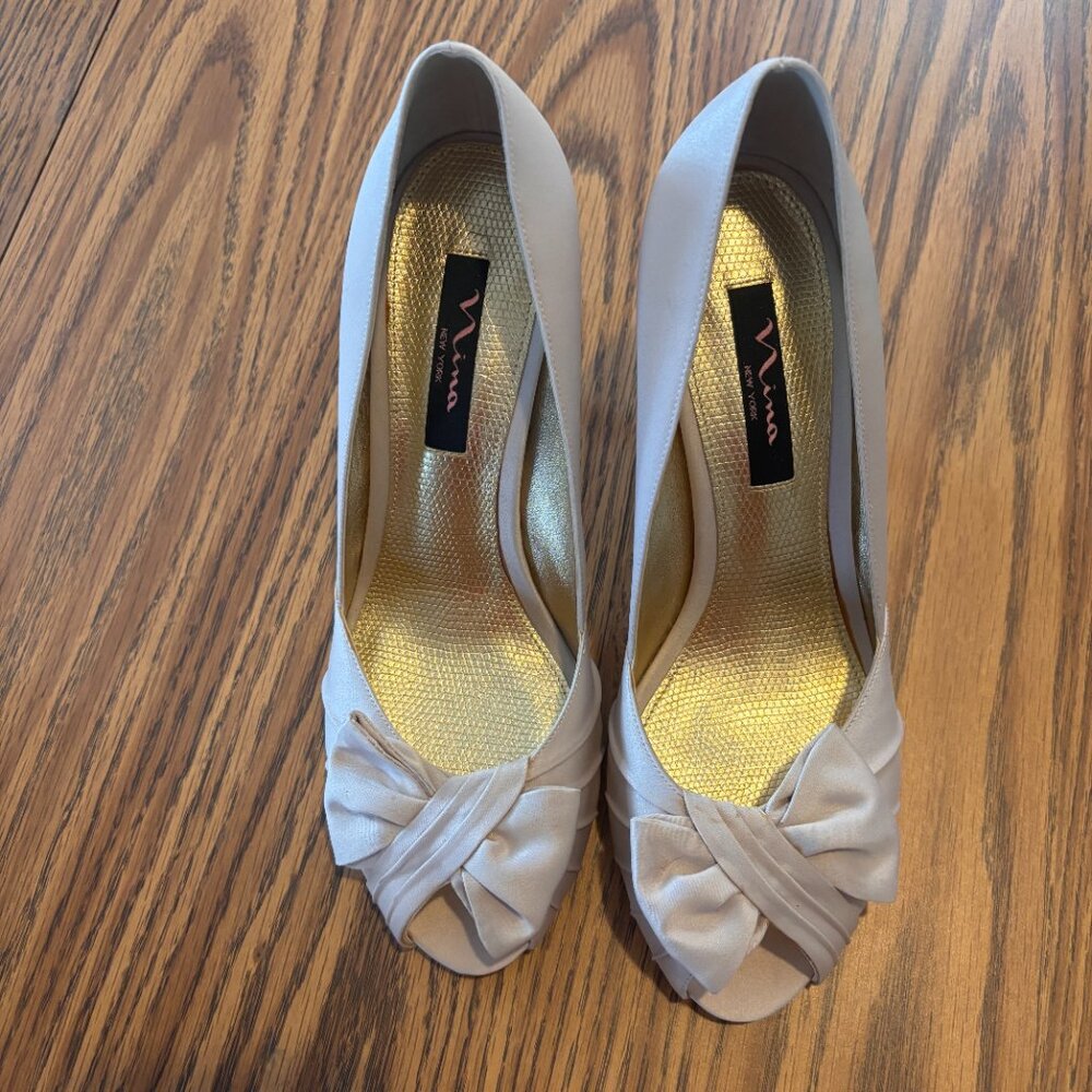 Nina Women’s Satin Peep Toe Heels | Cream | Size 9| Bow Detail Pump